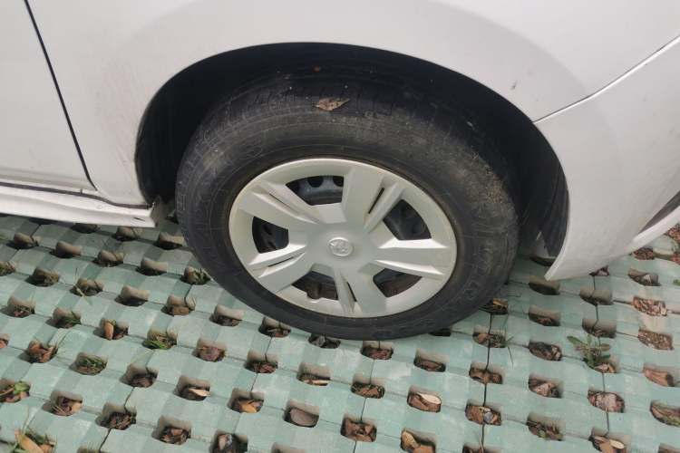 Used Venucia T70 2016 1.6L Manual Ruixing Edition Right Front Wheel Hub