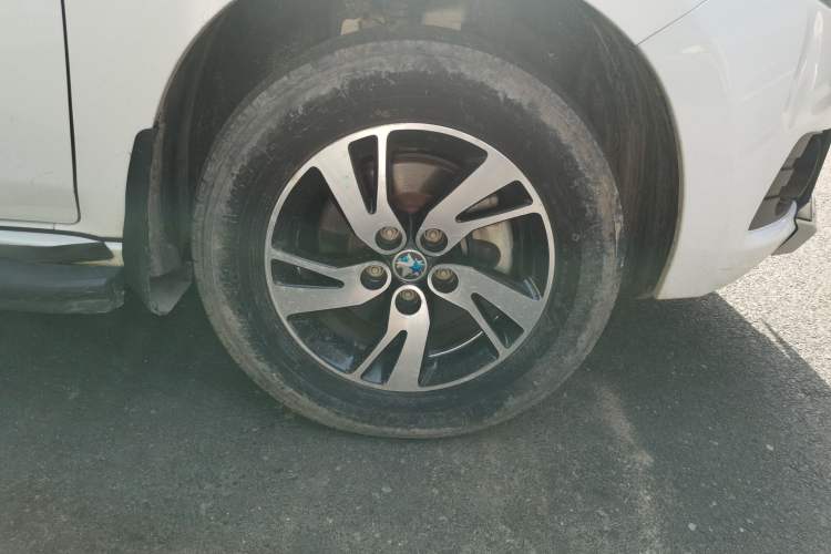 Used Venucia T70 2016 1.6L Manual Ruixing Edition Right Front Wheel Hub