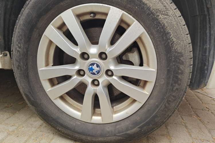 Used Venucia T70 2016 2.0L CVT Smart Choice Edition Right Front Wheel Hub