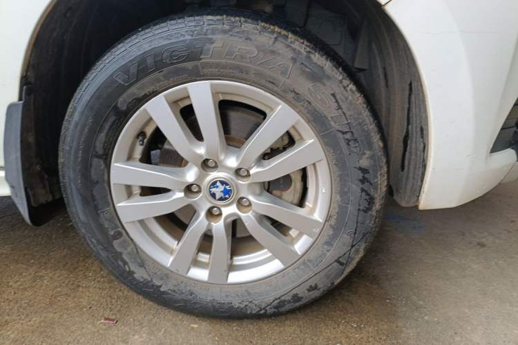 Used Venucia T70 2016 2.0L CVT Smart Choice Edition Right Front Wheel Hub