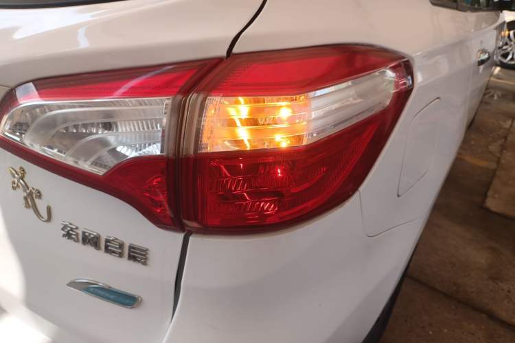 Used Venucia T70 2016 2.0L CVT Smart Edition Right Rear Taillight