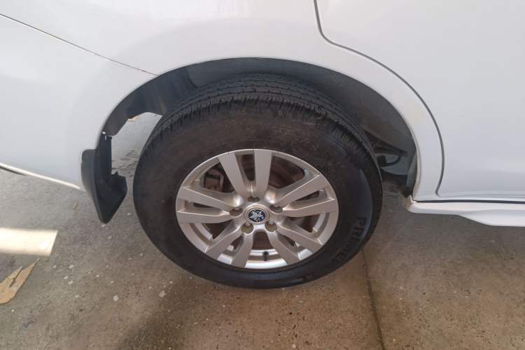 Used Venucia T70 2016 2.0L CVT Smart Edition Right Rear Wheel Hub