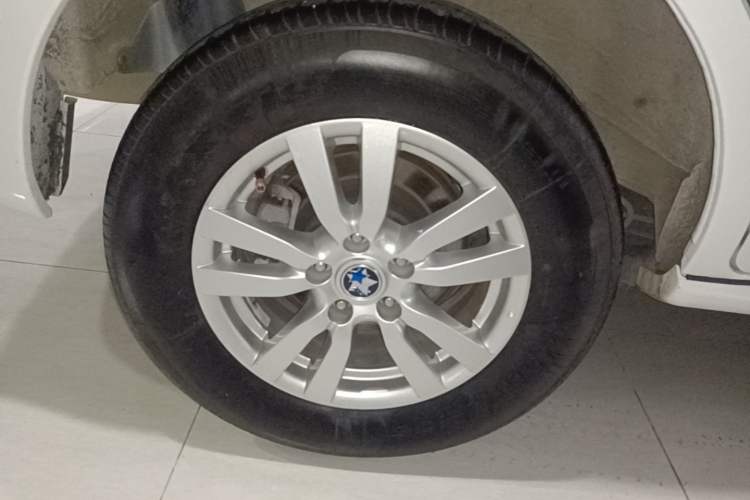 Used Venucia T70 2016 2.0L CVT Smart Choice Edition Right Rear Wheel Hub
