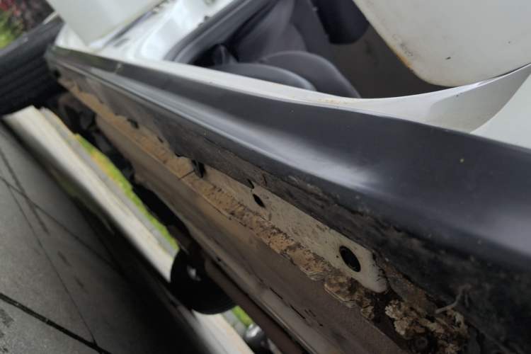 Used Venucia T70 2016 1.6L Manual Ruixing Edition Right Side Sill