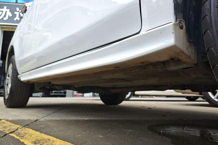 Used Venucia T70 2016 1.6L Manual Ruixing Edition Right Side Sill