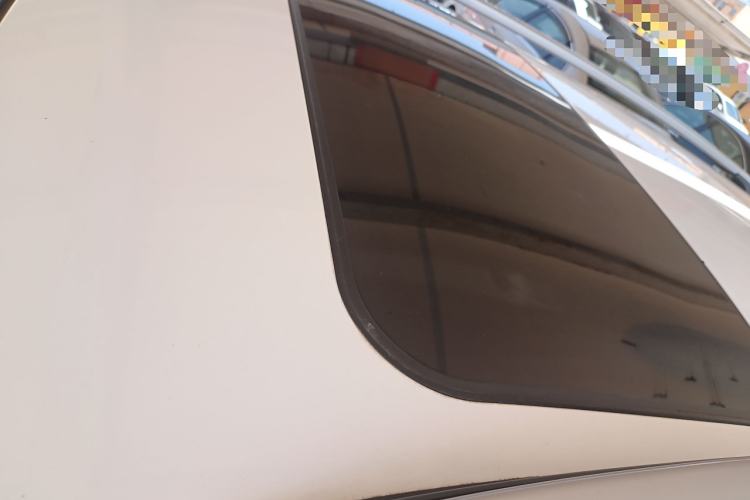 Used Venucia T70 2016 2.0L CVT Smart Edition Roof