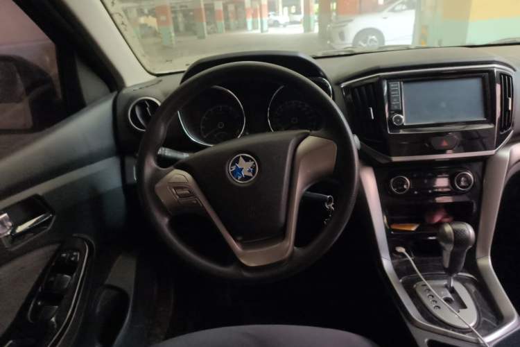 Used Venucia T70 2016 2.0L CVT Smart Edition Steering Wheel
