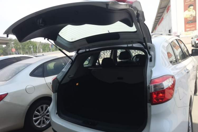 Used Venucia T70 2016 2.0L CVT Smart Choice Edition Trunk