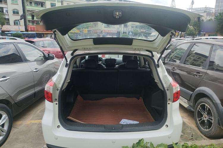 Used Venucia T70 2016 2.0L CVT Smart Choice Edition Trunk