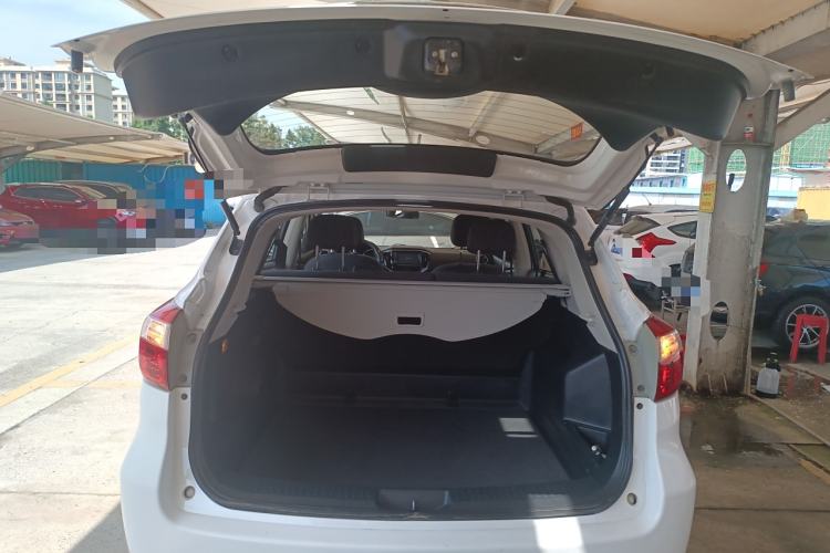 Used Venucia T70 2016 2.0L CVT Smart Edition Trunk
