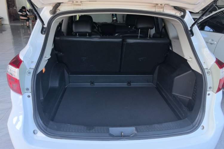 Used Venucia T70 2016 1.6L Manual Ruixing Edition Trunk