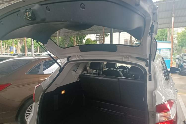 Used Venucia T70 2016 1.6L Manual Ruixing Edition Trunk