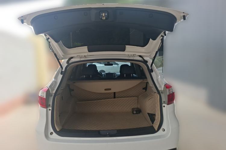 Used Venucia T70 2016 1.6L Manual Ruixing Edition Trunk