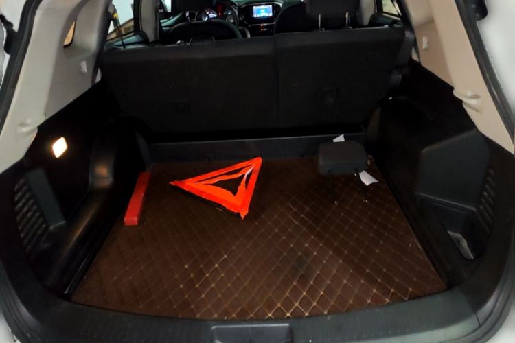 Used Venucia T70 2016 2.0L CVT Smart Edition Trunk