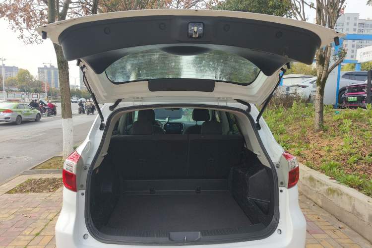 Used Venucia T70 2016 1.6L Manual Ruixing Edition Trunk