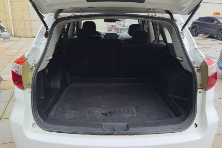 Used Venucia T70 2016 1.6L Manual Ruixing Edition Trunk