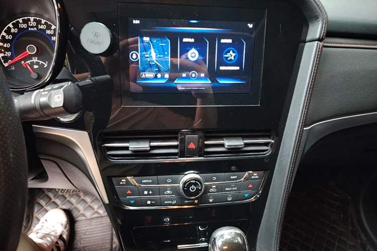 Used Venucia T70 2018 2.0L CVT Smart Enjoyment Version Audio And AC Panel