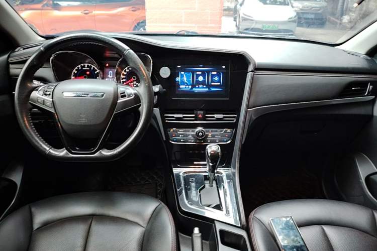 Used Venucia T70 2018 2.0L CVT Smart Enjoyment Version Center Console