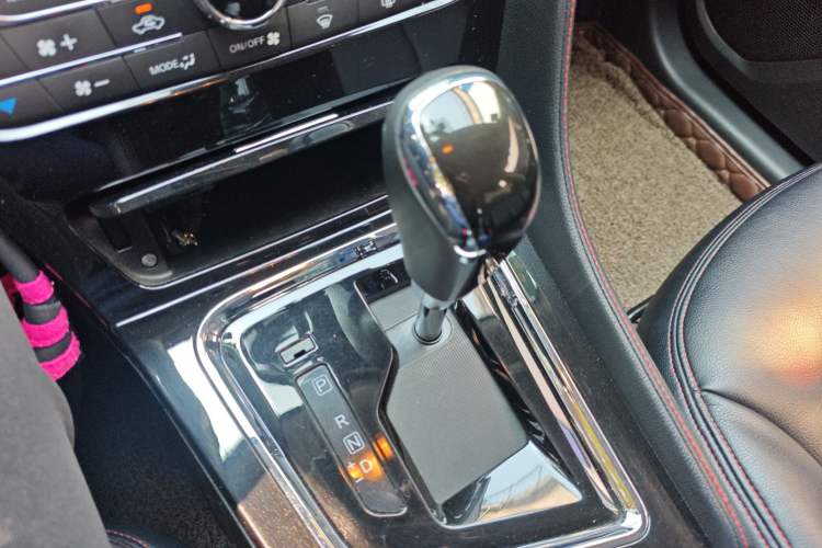 Used Venucia T70 2018 2.0L CVT Smart Enjoyment Version Gear Lever