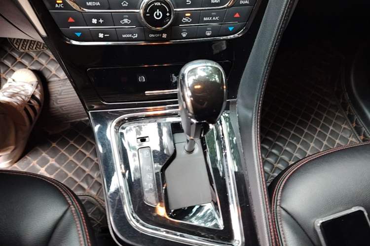 Used Venucia T70 2018 2.0L CVT Smart Enjoyment Version Gear Lever