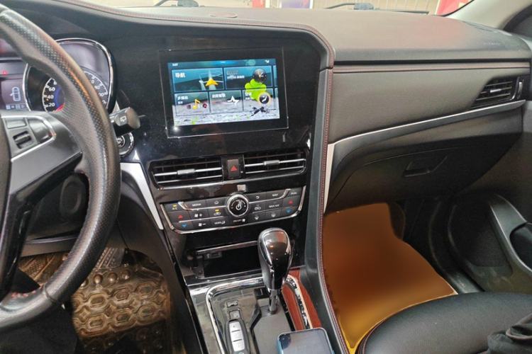 Used Venucia T70 2018 2.0L CVT Smart Enjoyment Version Interior 1