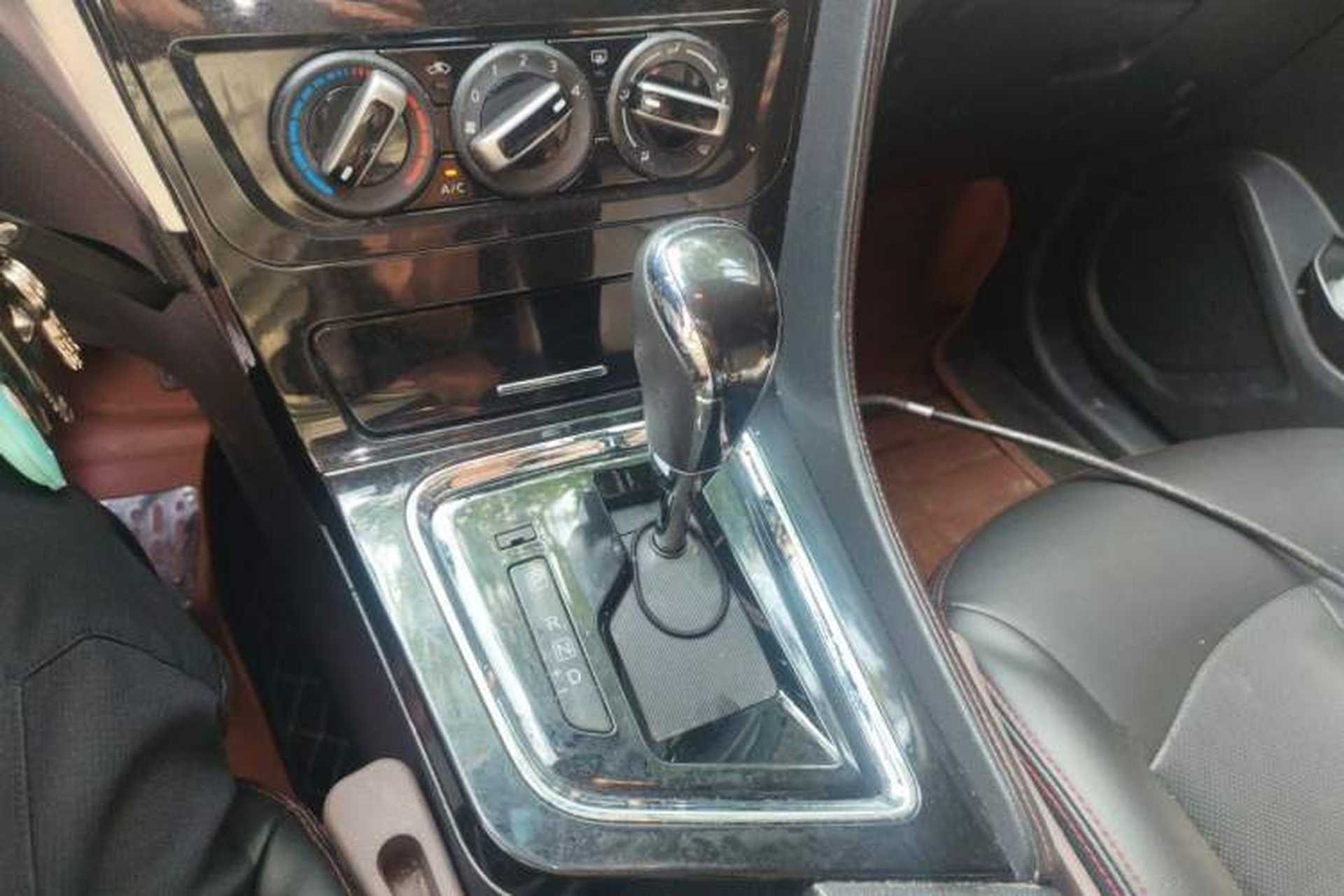 Used Venucia T70 2018 2.0L CVT Smart Edition Gear Lever