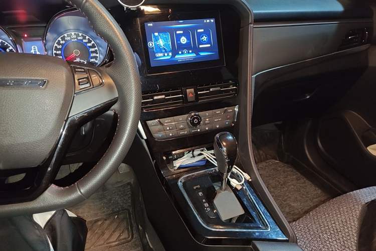 Used Venucia T70 2018 2.0L CVT Smart Enjoyment Version Audio And AC Panel