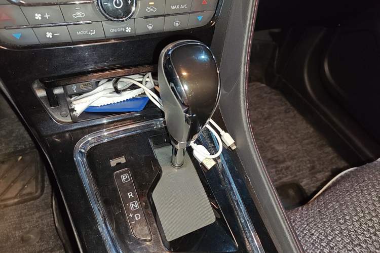 Used Venucia T70 2018 2.0L CVT Smart Enjoyment Version Gear Lever