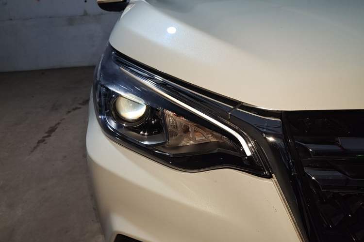 Used Venucia T70 2018 2.0L CVT Smart Enjoyment Version Right Front Headlight