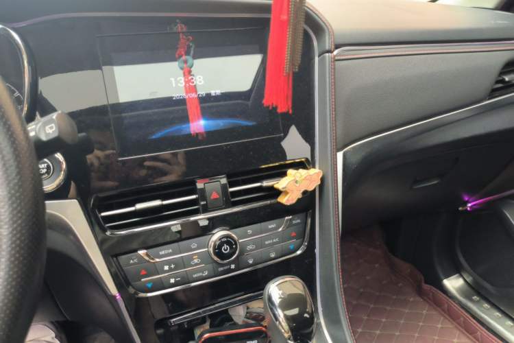 Used Venucia T70 2018 2.0L CVT Smart Enjoyment Version Audio And AC Panel