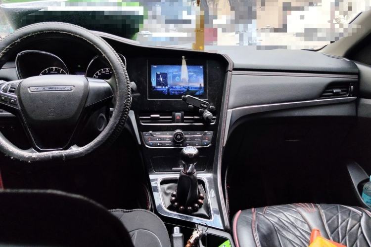 Used Venucia T70 2018 1.4T Manual Enjoyment Edition Center Console