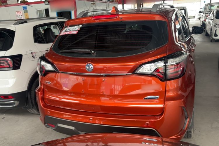 Used Venucia T70 2018 2.0L CVT Smart Edition Exterior 4