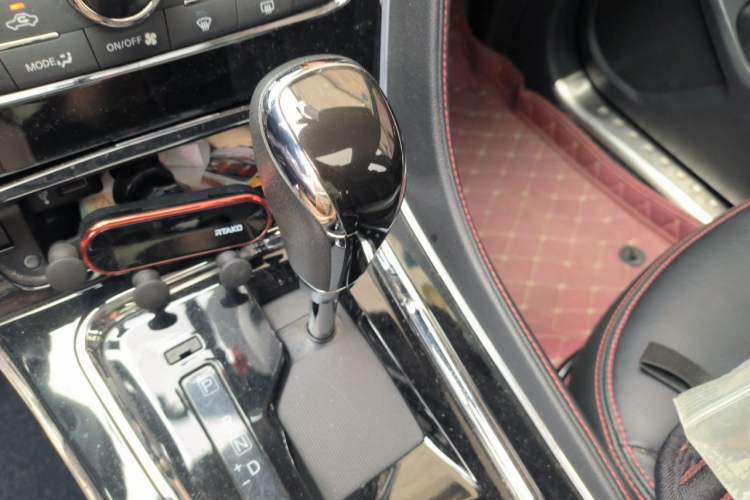 Used Venucia T70 2018 2.0L CVT Smart Enjoyment Version Gear Lever