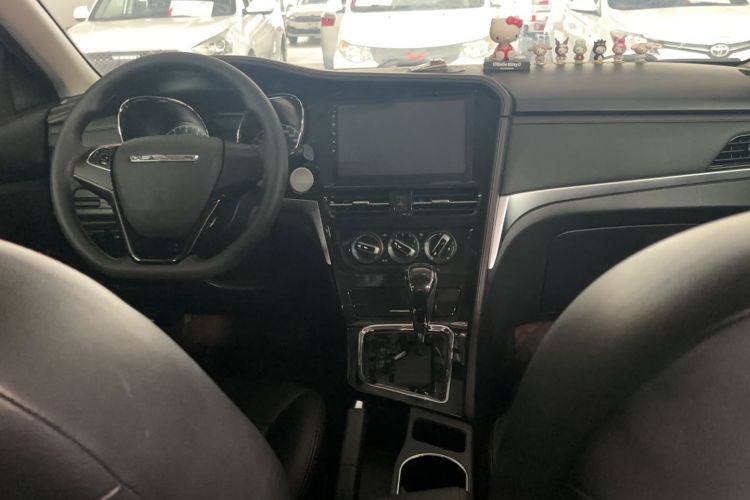 Used Venucia T70 2018 2.0L CVT Smart Edition Interior 3
