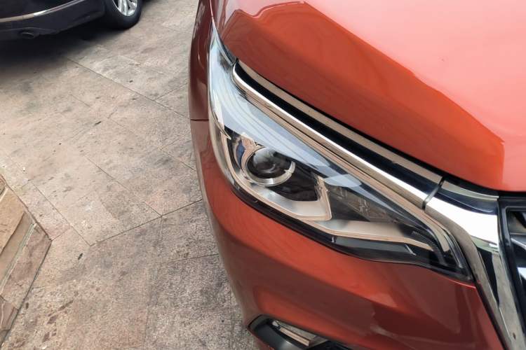 Used Venucia T70 2018 2.0L CVT Smart Enjoyment Version Right Front Headlight