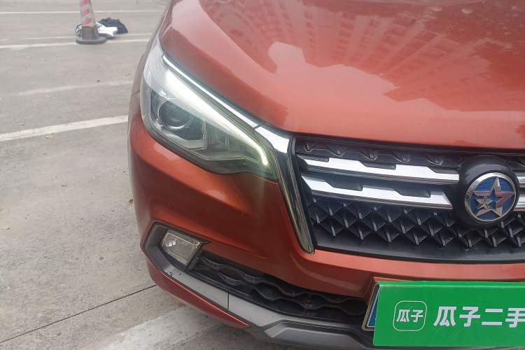 Used Venucia T70 2018 2.0L CVT Smart Enjoyment Version Right Front Headlight