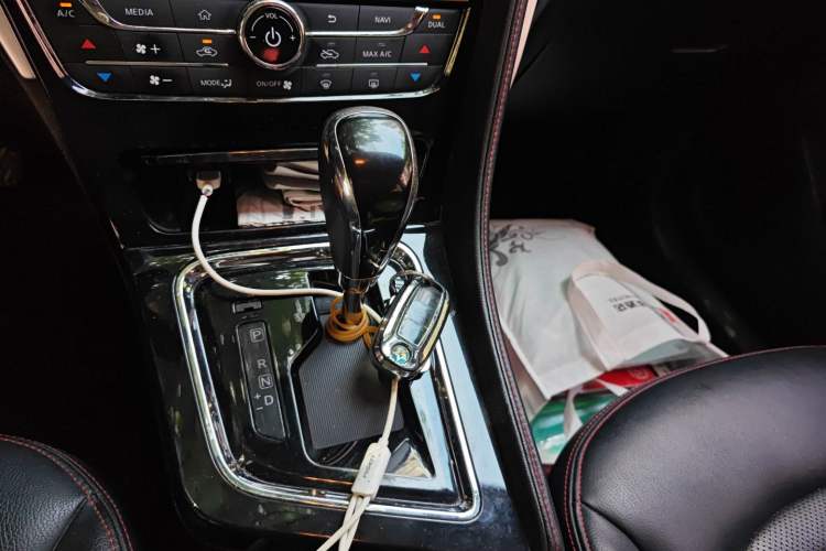 Used Venucia T70 2018 2.0L CVT Smart Enjoyment Version Gear Lever
