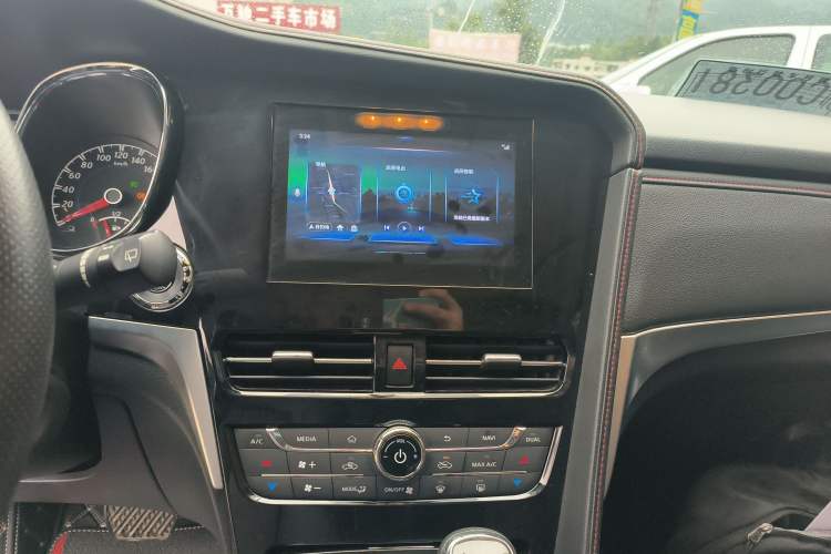 Used Venucia T70 2018 2.0L CVT Smart Enjoyment Version Audio And AC Panel