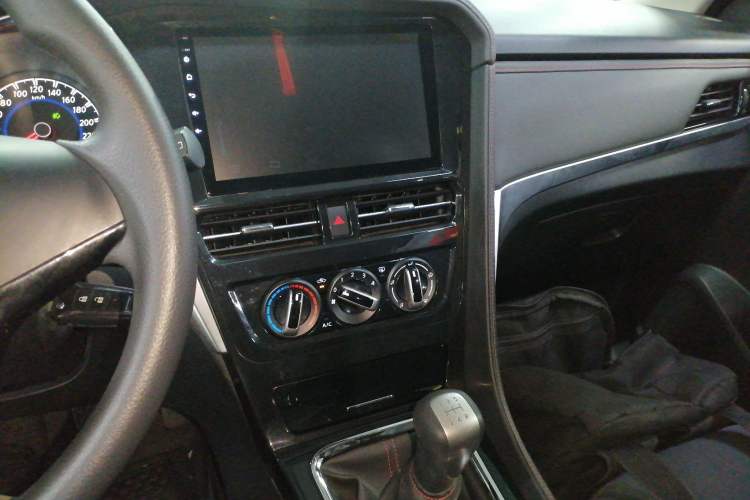 Used Venucia T70 2018 1.6L Manual Enjoyment Edition Audio And AC Panel