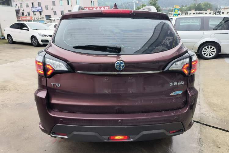 Used Venucia T70 2018 2.0L CVT Smart Enjoyment Version Exterior 4