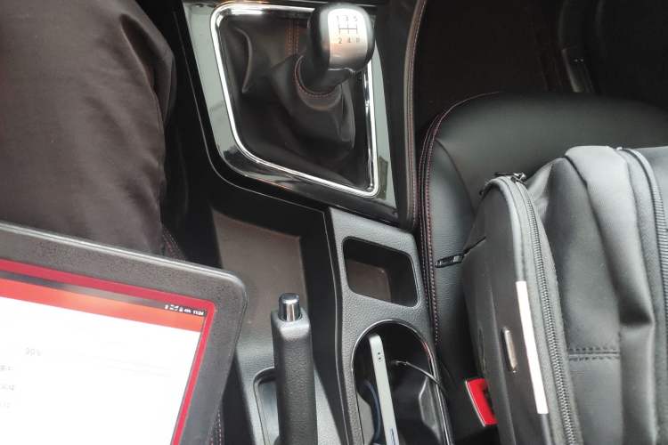 Used Venucia T70 2018 1.6L Manual Enjoyment Edition Gear Lever