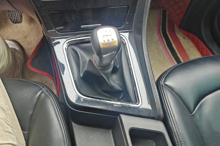 Used Venucia T70 2018 1.6L Manual Enjoyment Edition Gear Lever