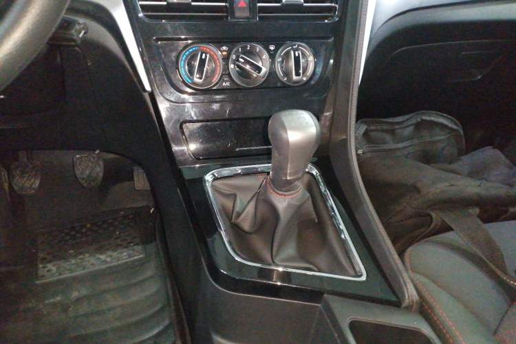 Used Venucia T70 2018 1.6L Manual Enjoyment Edition Gear Lever