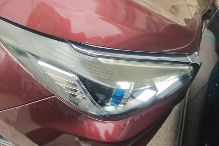 Used Venucia T70 2018 2.0L CVT Smart Enjoyment Version Right Front Headlight