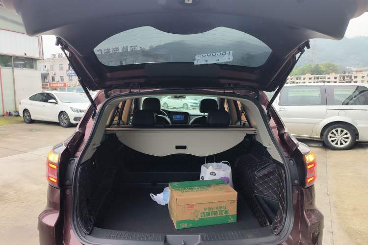 Used Venucia T70 2018 2.0L CVT Smart Enjoyment Version Trunk