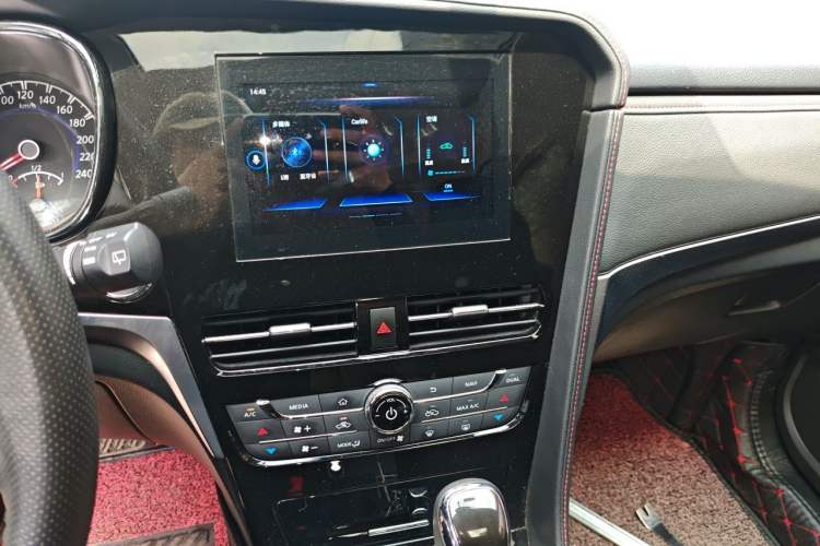 Used Venucia T70 2018 2.0L CVT Smart Enjoyment Version Audio And AC Panel