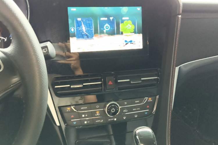 Used Venucia T70 2018 2.0L CVT Smart Enjoyment Version Audio And AC Panel