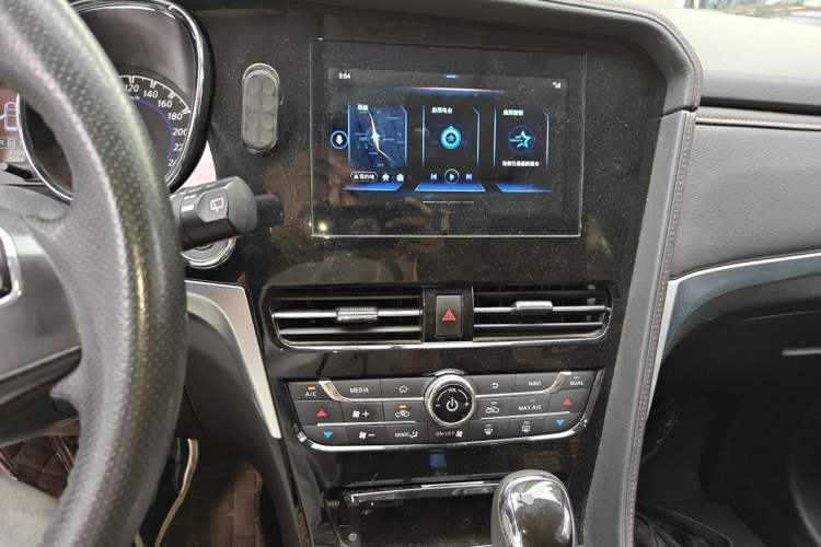 Used Venucia T70 2018 2.0L CVT Smart Enjoyment Version Audio And AC Panel