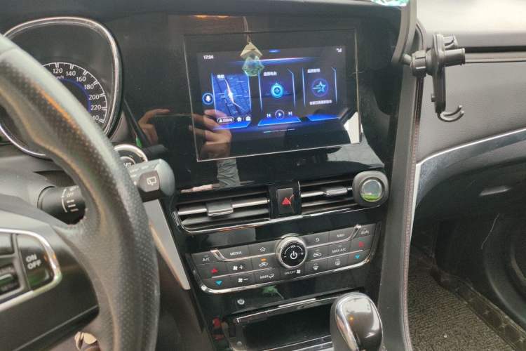 Used Venucia T70 2018 2.0L CVT Smart Enjoyment Version Audio And AC Panel