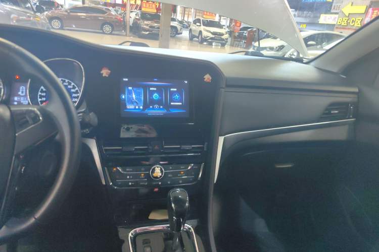 Used Venucia T70 2018 2.0L CVT Smart Enjoyment Version Audio And AC Panel